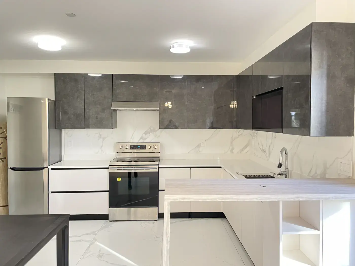 Queens Avenue, West Vancouver BC V7S 2K2(Garden Suite