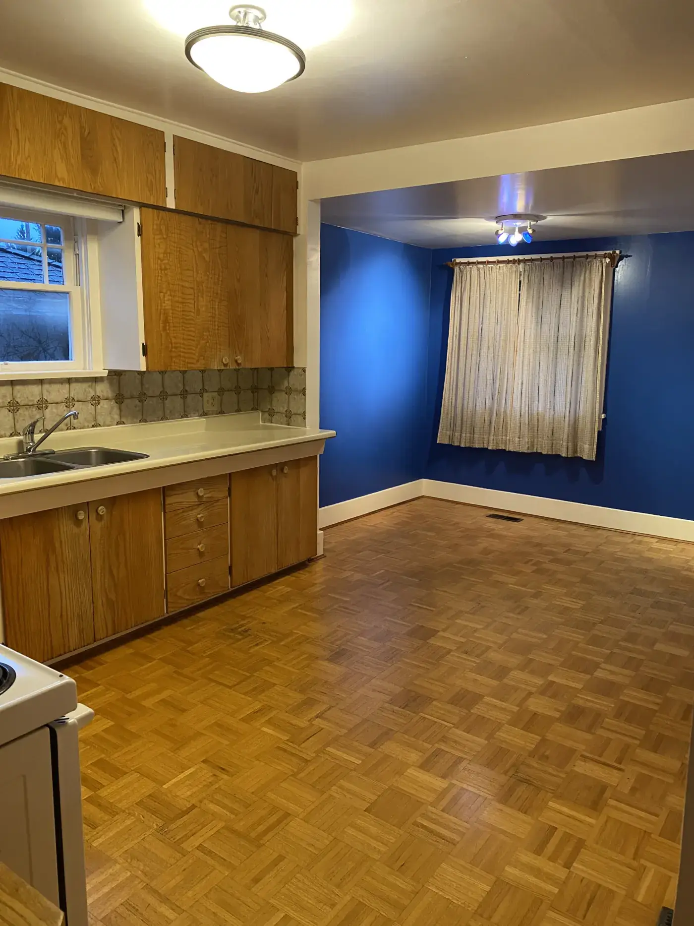W 11th Avenue, Vancouver, BC V6R 2M4