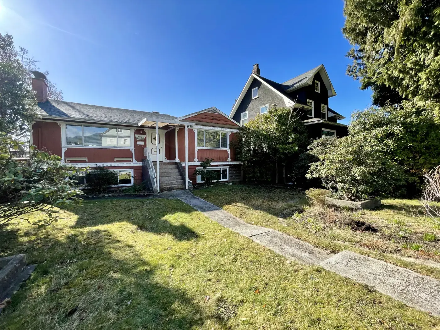 E 11 Street, North Vancouver BC V5T 4K8_Upstairs