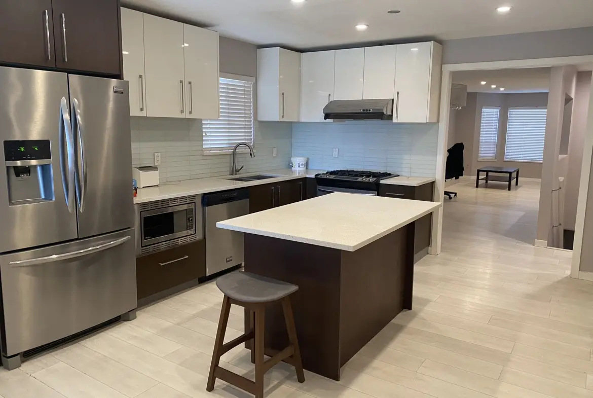 Clinton Street, Burnaby BC V5J 2L2(Uptairs