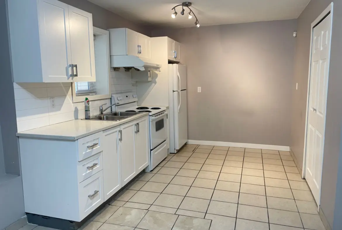 Clinton Street, Burnaby BC V5J 2L2(Basement