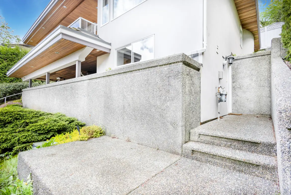 Sauve Place, North Vancouver BC V7K 3C8