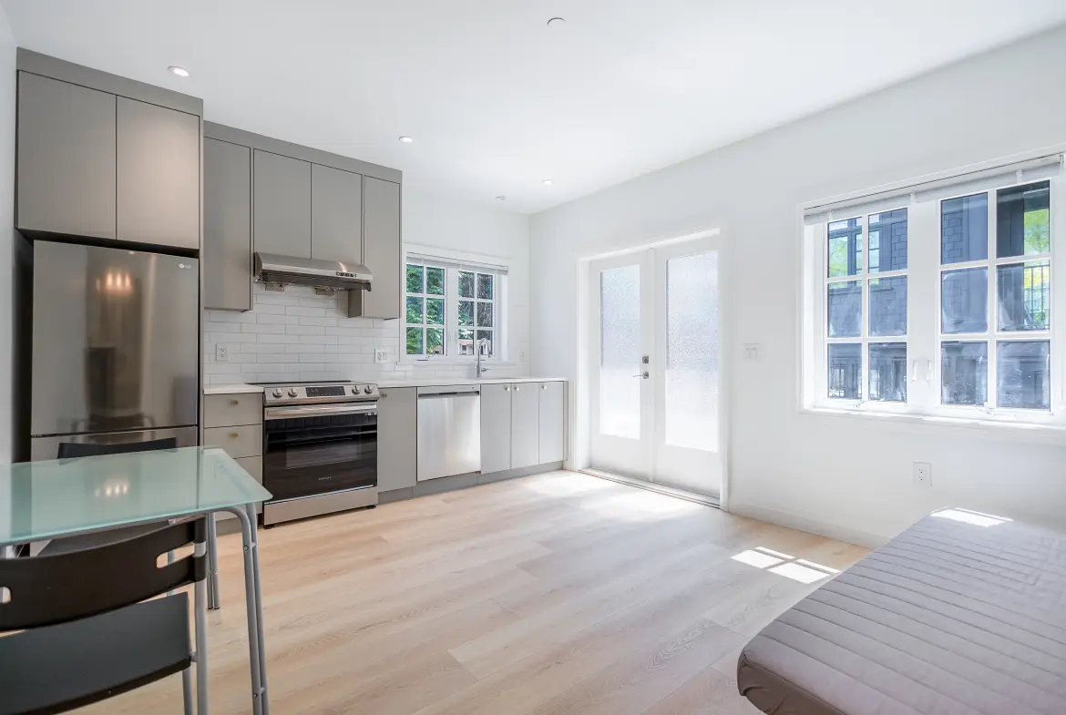 3887 W 15th Avenue, Vancouver BC V6R 3A1