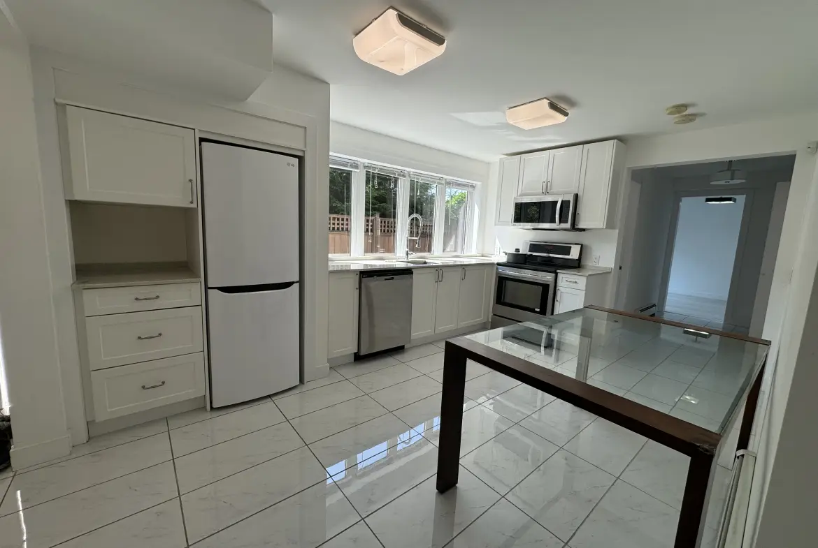 1st Floor Suite Ottawa Avenue, West Vancouver BC V7V 2T1