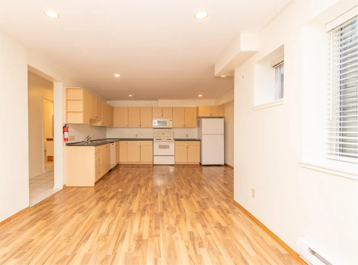 Jefferson Avenue, West Vancouver, BC V6A0A5