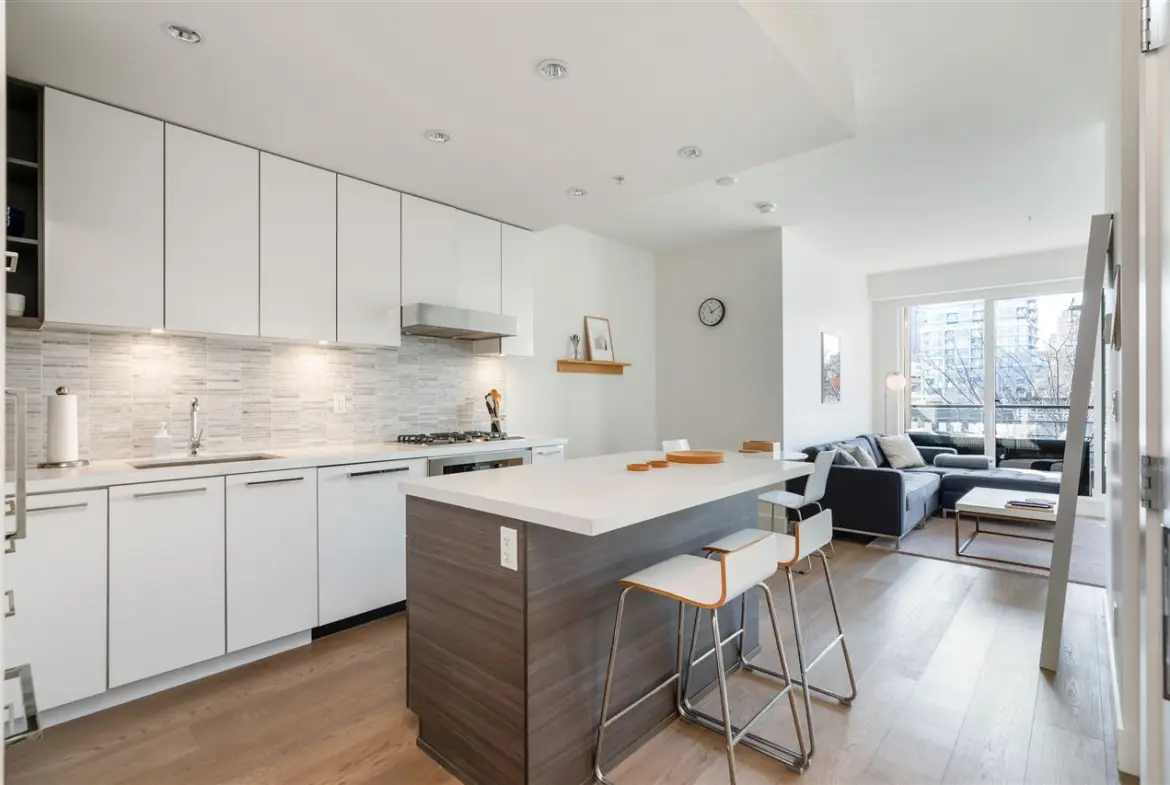 W 4TH Avenue, Vancouver BC V6J 0G6