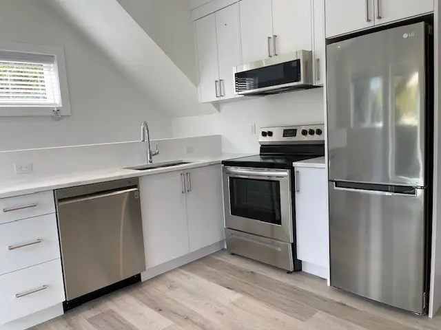 W 11th Avenue, Vancouver BC V6R 2L3