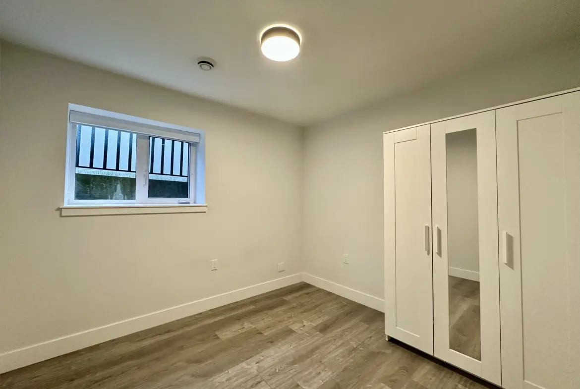 (Basement suite) 6211 Sumas Street, Burnaby,BC V5B 2T7