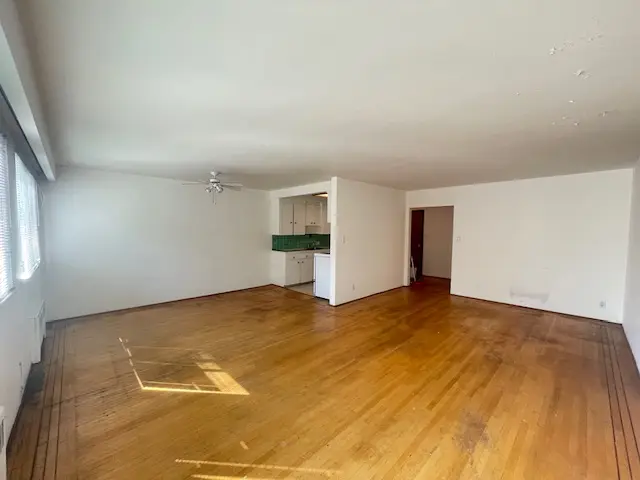 Montcalm Street, Vancouver BC V6P 4R1