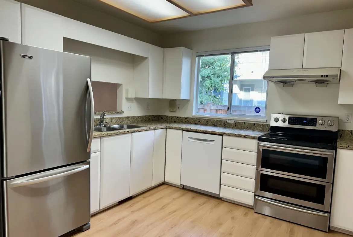 General Currie Road, Richmond, BC V6Y 1L9