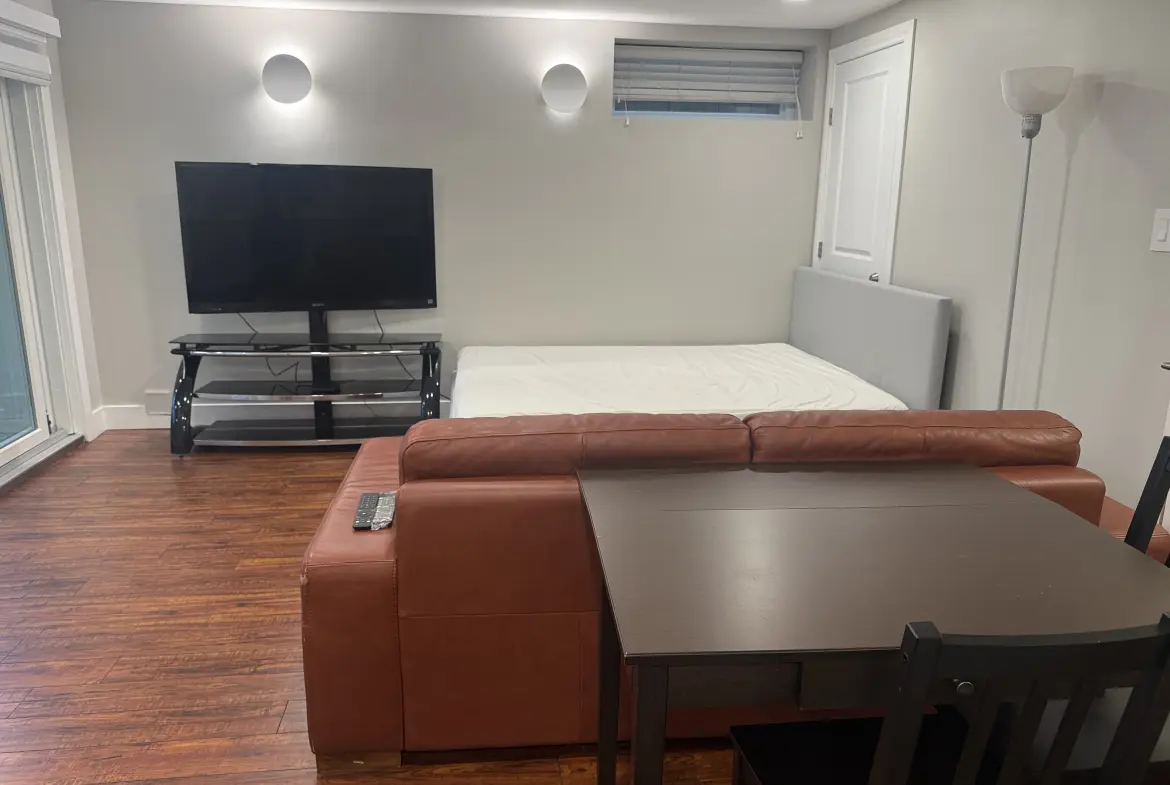 Semi-Basement W 44th Avenue, Vancouver BC V6M 2E9