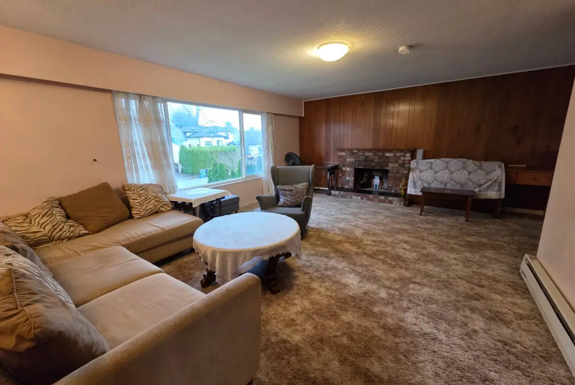 Riverdale Dr, Richmond, BC V7C 2E7