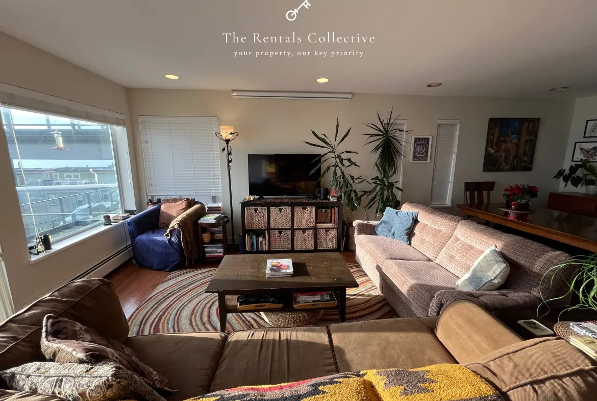 Columbia Ave, White Rock, BC V4B 1K2