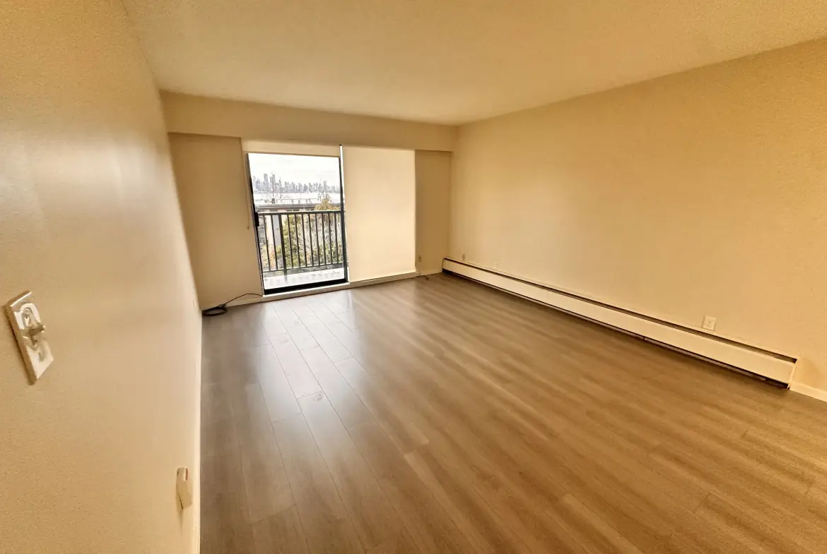 W 3rd Street, North Vancouver, BC V7M1H8