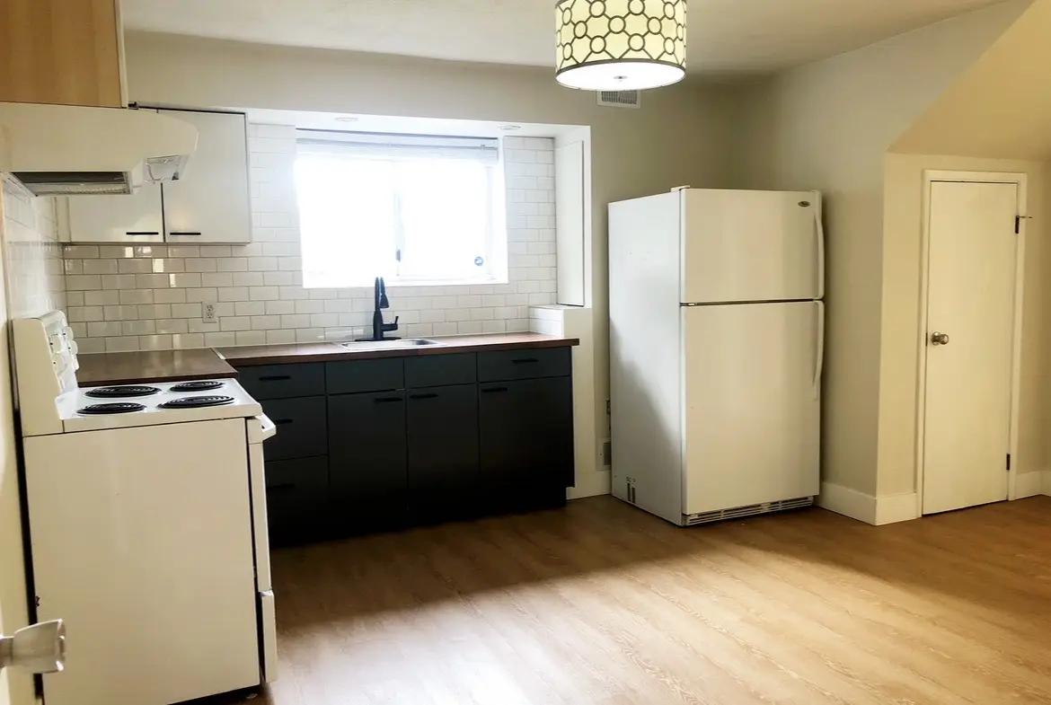 E 23rd Street, North Vancouver, BC V7L3E5